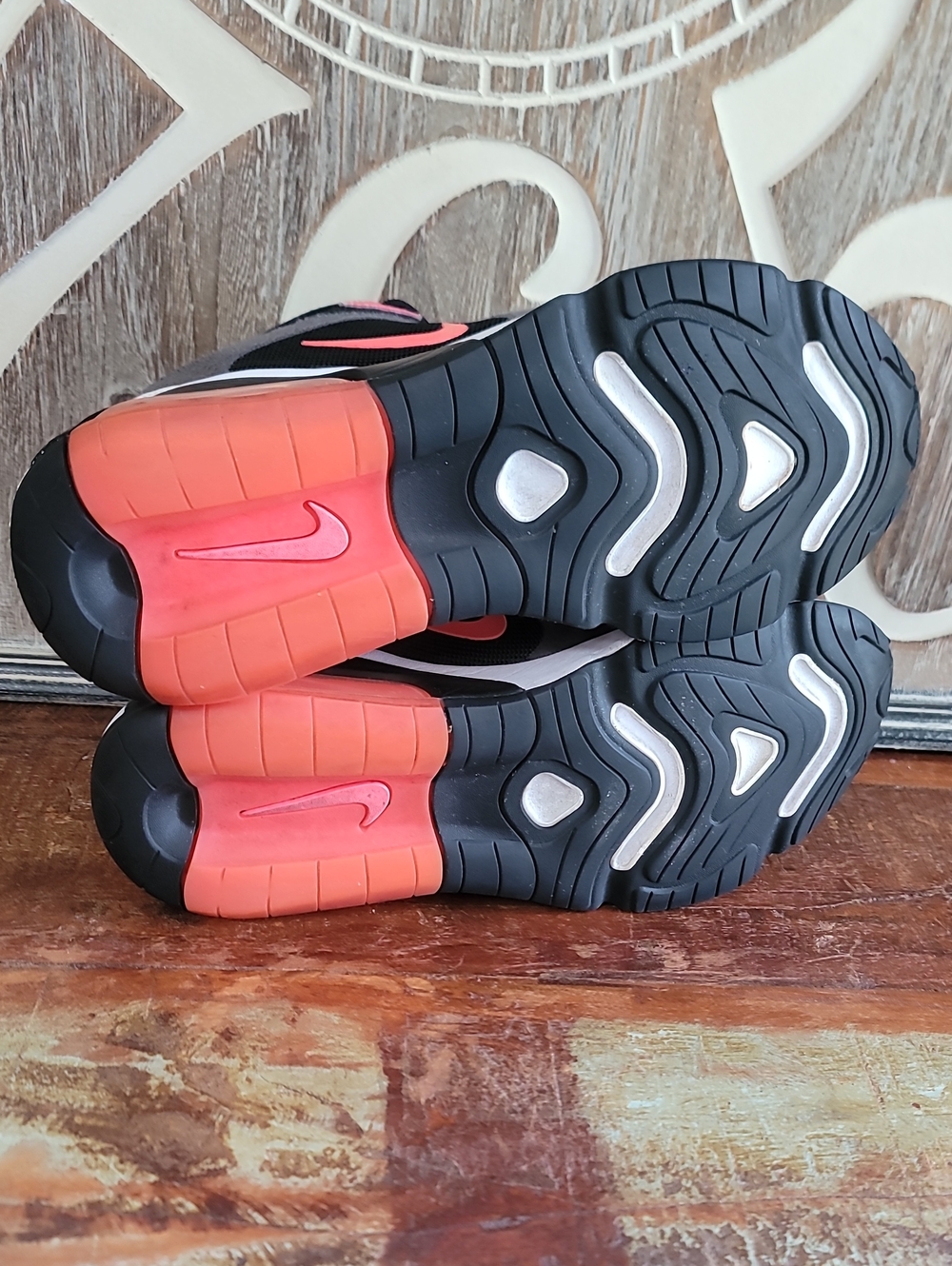 Nike Air Max 200 "Thunder Grey/Hot Punch" Wmns 9.5 Fast Shipping - Picture 6 of 13